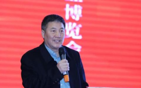 　吐日根白乙拉（蒙古族），内蒙古农业大学副教授。牛羊专家。