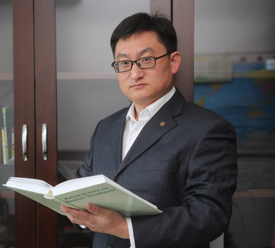 　赵海平，青岛农业大学教授、硕导。鹿业专家。