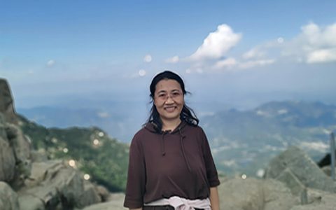 霍鲜鲜（女），内蒙古农业大学教授，硕导，牛羊专家。