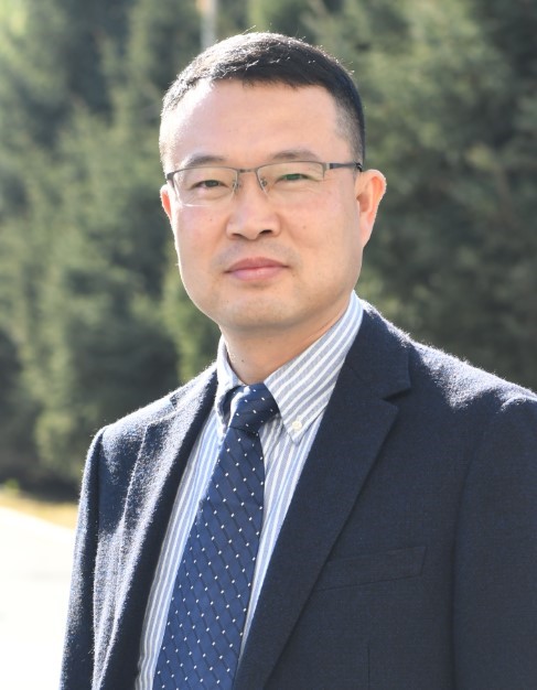 　贺文琦，内蒙古呼和浩特人，吉林大学教授、博导。畜禽疫病专家。