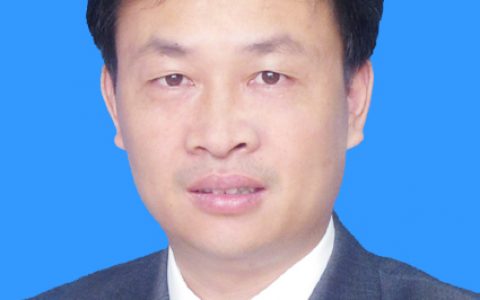　陈清华，湖南省邵阳人，湖南农业大学教授、博导。畜禽营养专家。