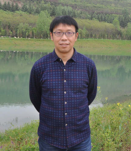 　党瑞华，陕西省勉县人，西北农林科技大学副教授、博导。畜禽遗传专家。