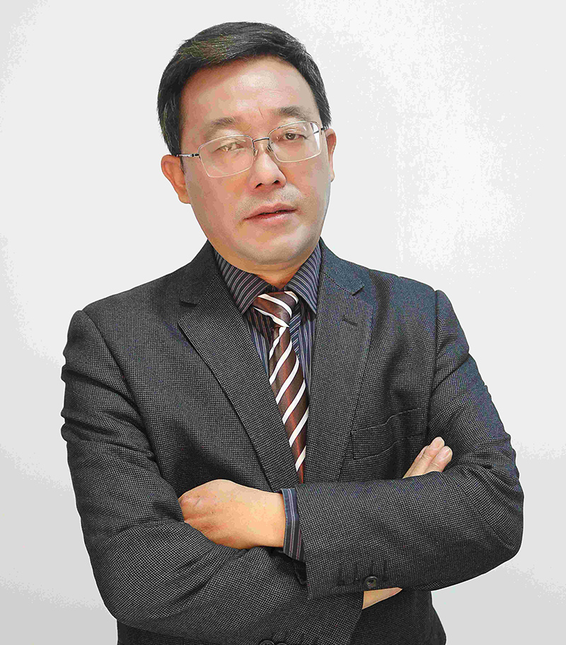 　肖调义，湖南邵阳人，湖南农业大学教授、博导。水产一级学科带头人，渔业专家。