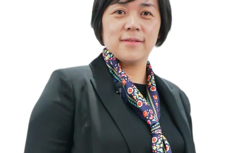 　黄凌霞（女），浙江大学研究员、博导，蚕业专家。浙江省蚕桑学会《蚕桑通报》主编；浙江省蚕桑学会副理事长兼常务理事等。