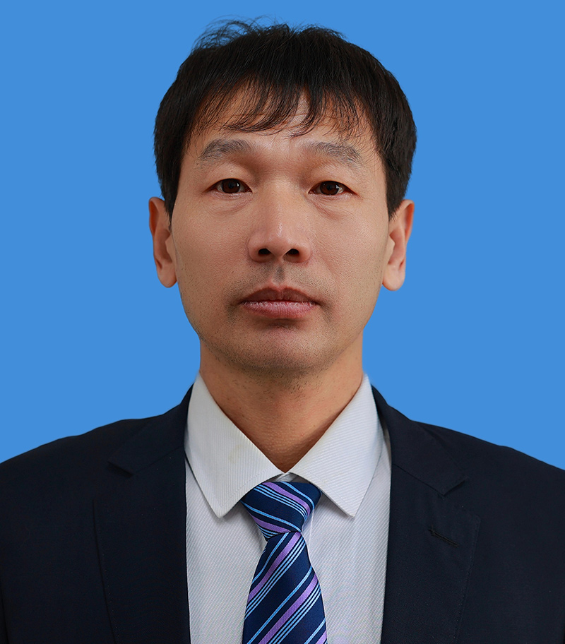 　石宝明，黑龙江双城人，东北农业大学教授、博导，畜禽饲料专家。