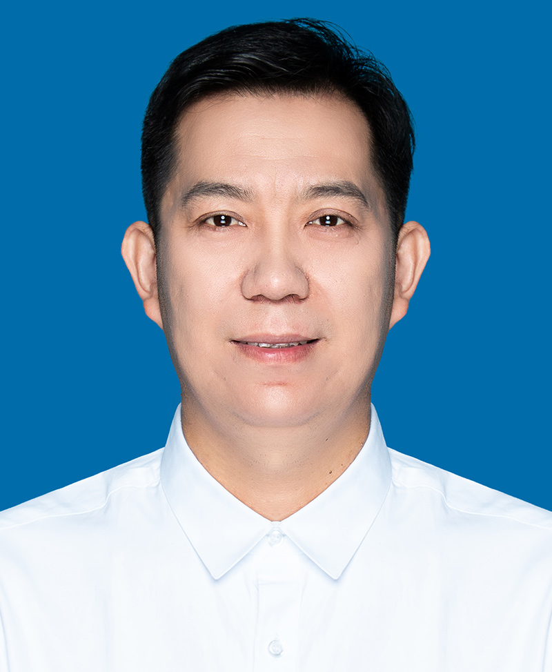 　董海聚，河南禹州人，河南农业大学教授、硕导。牛羊、宠物专家。
